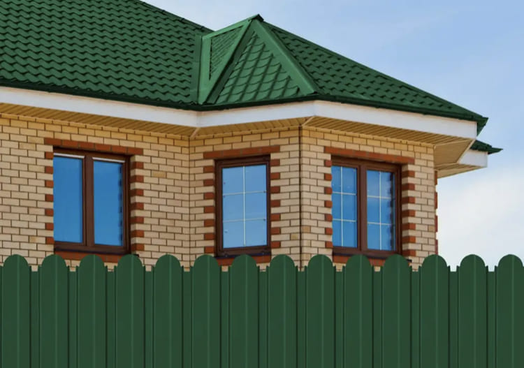 Dekorativ chetli panjara uchun figurali profnastil